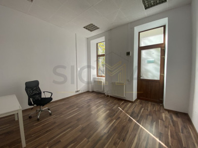 Spatiu pentru birou de inchiriat in zona semicentrala!