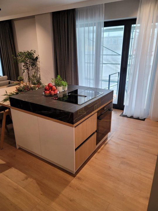 Apartament cu 3 camere si terasa la cheie!