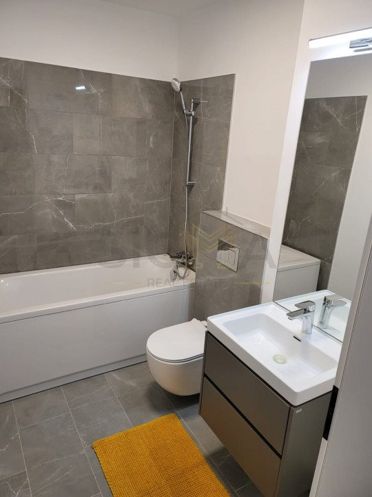 Apartament cu 3 camere si terasa la cheie!