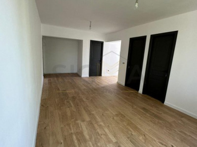 Apartament cu 3 camere de vanzare in Plopilor!