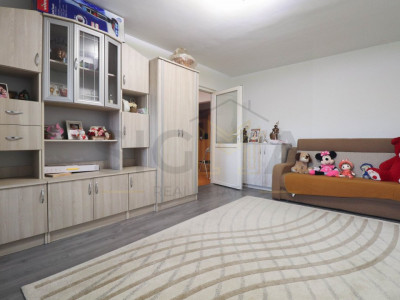 Apartament cu 3 camere, etaj intermediar, cartier Intre Lacuri!