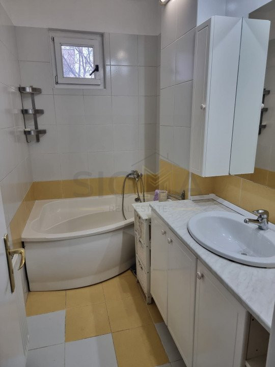 Apartament cu trei camere de inchiriat in Plopilor!