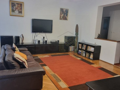 Apartament cu trei camere de inchiriat in Plopilor!