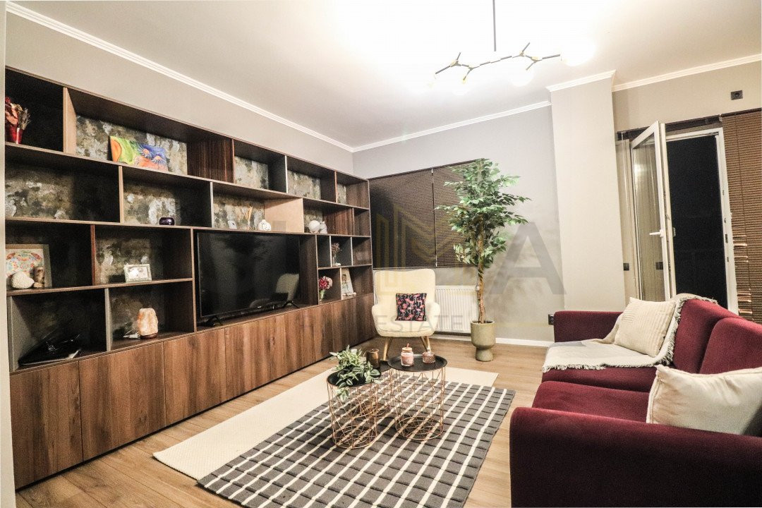 Apartament 2 camere cu parcare, zona Fsega