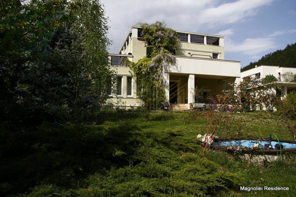 Casa tip Vila cu piscina, in zona Vivo