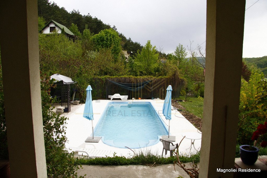 Casa tip Vila cu piscina, in zona Vivo