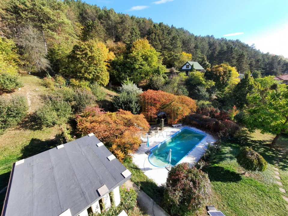 Casa tip Vila cu piscina, in zona Vivo