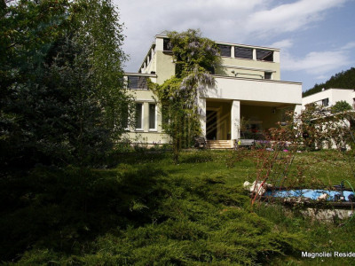 Casa tip Vila cu piscina, in zona Vivo