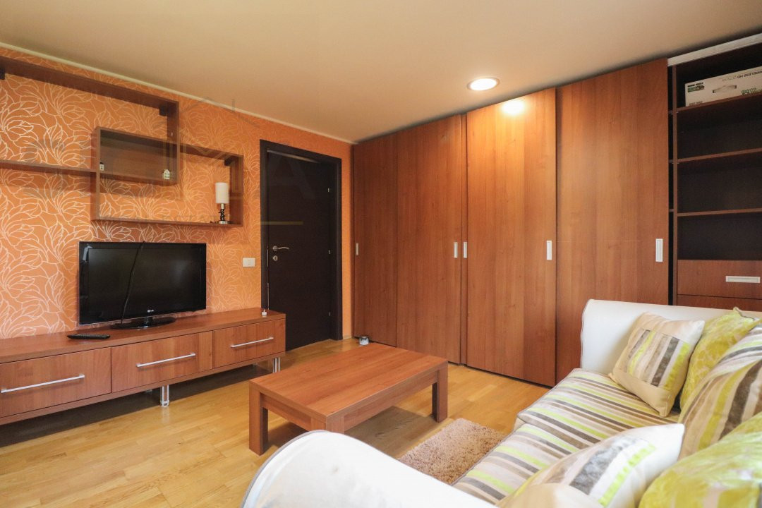 Casa de inchiriat cu garaj in Borhanci!