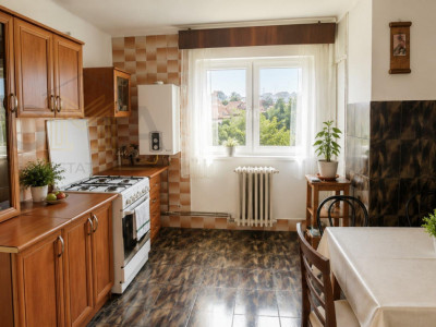 Apartament 3 camere decomandat, 79 mp, 2 bai, zona semicentrala