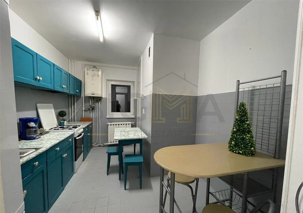 Apartament cu 3 camere de vanzare in Plopilor!