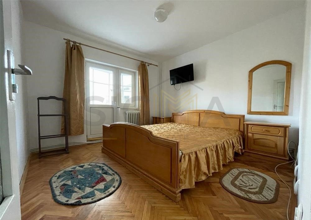 Apartament cu 3 camere de vanzare in Plopilor!